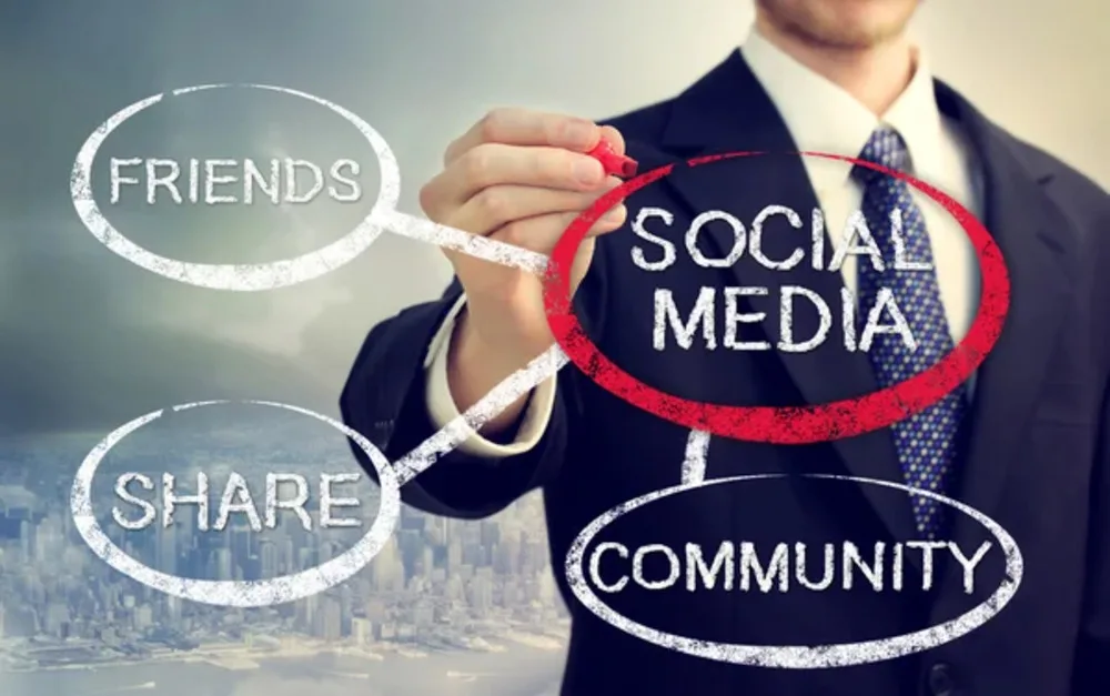 Social Media Marketing small.j1 pg