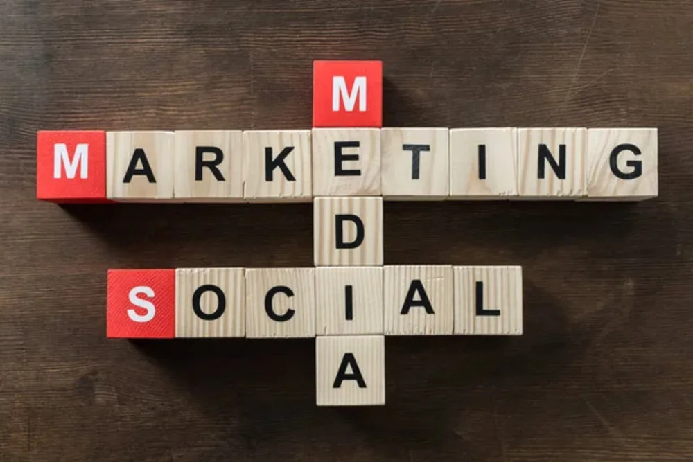 Social Media Marketing small